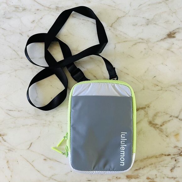 LULULEMON ATHLETICA Gray White Colorblock Easy Access Crossbody Bag